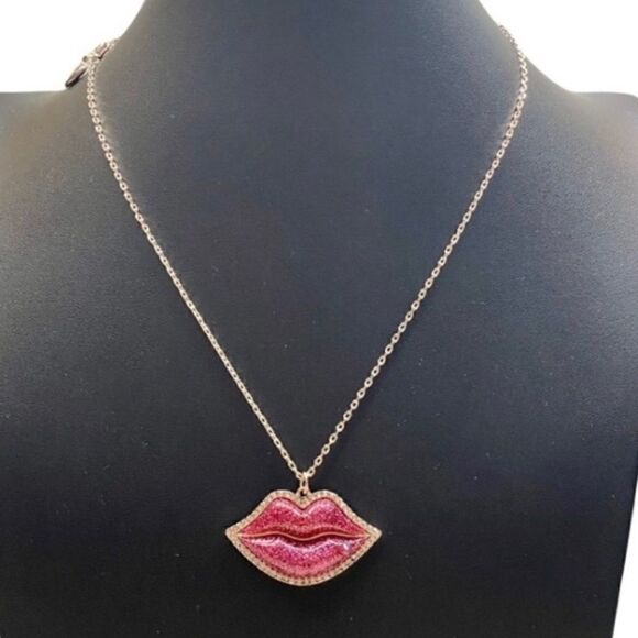 Betsey Johnson Sparkly Lips Pendant on Bright Gold Toned Chain. Dk. Pink/Purple. - Picture 1 of 6